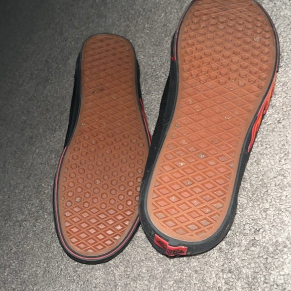 Old Skool Black Vans w/ flames on the sides. Size 11.5 - Picture 8 of 8